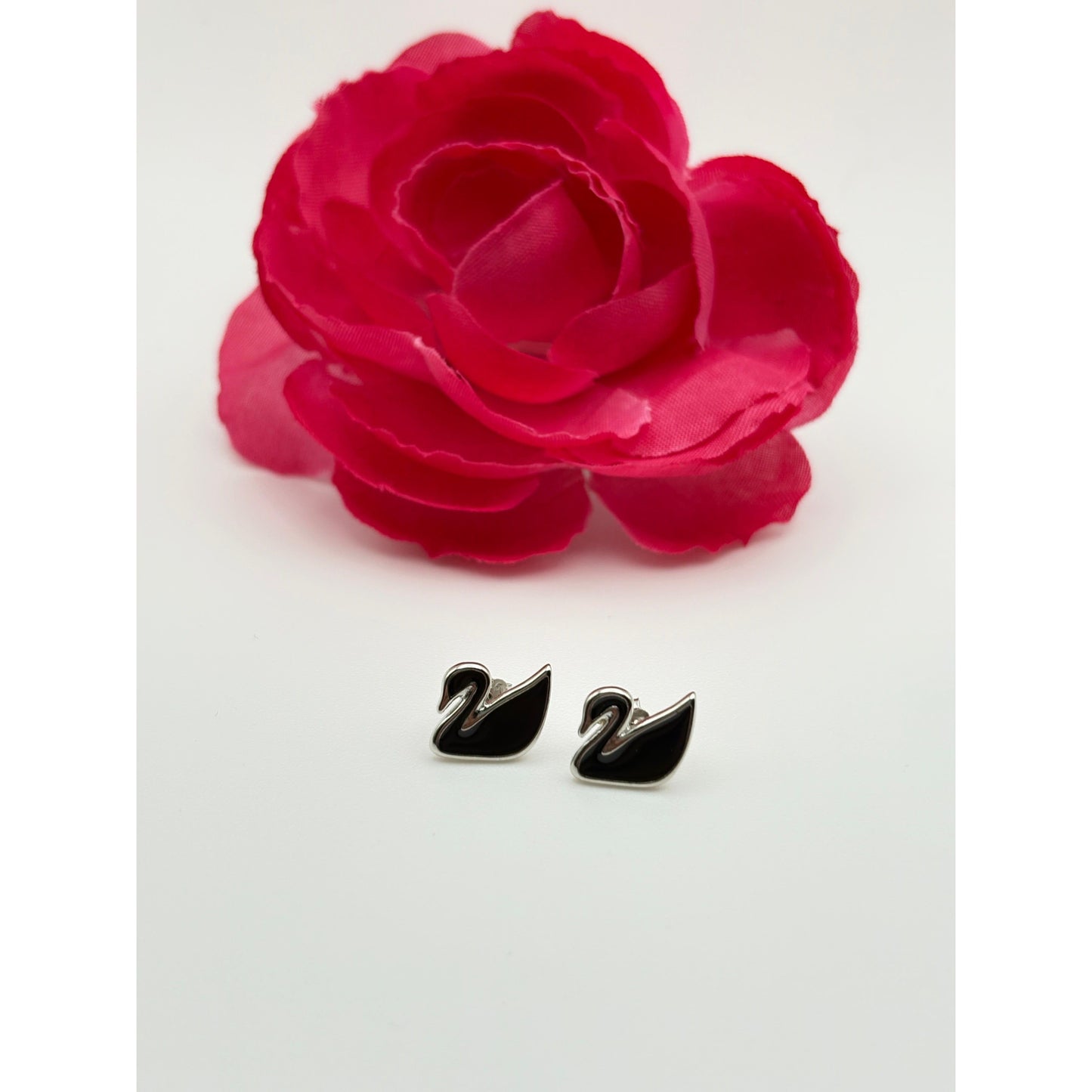 ❤️ Swan Stud Earrings – 925 Sterling Silver ✨🌹